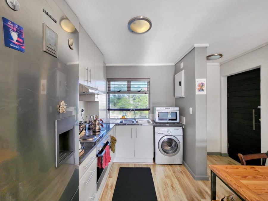 To Let 2 Bedroom Property for Rent in Sea Point Western Cape
